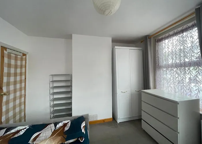 South Coast Guest Rooms With Free Parking