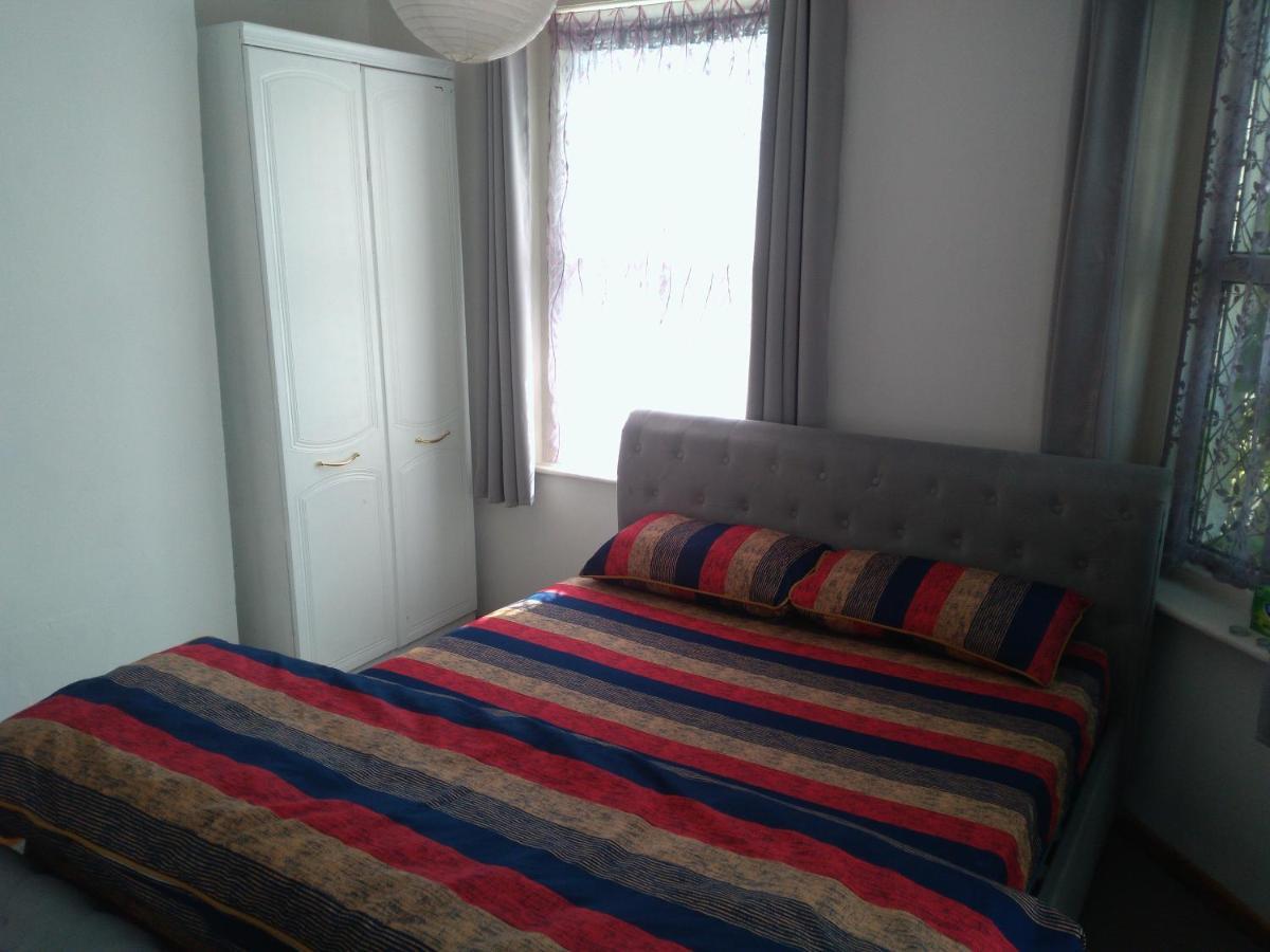 South Coast Guest With Free Parking Проживание в семье