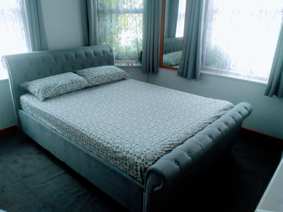 South Coast Guest With Free Parking Проживание в семье Пул