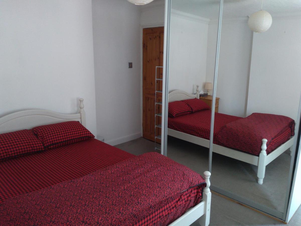 Проживание в семье South Coast Guest With Free Parking