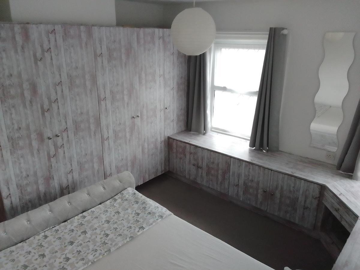 Проживание в семье South Coast Guest With Free Parking Пул