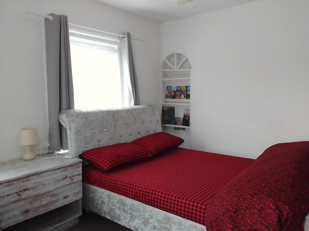 Проживание в семье South Coast Guest With Free Parking *