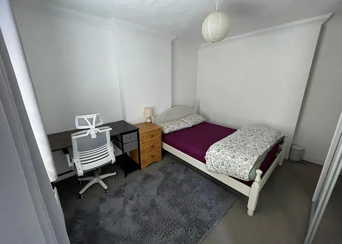 South Coast Guest Rooms With Free Parking