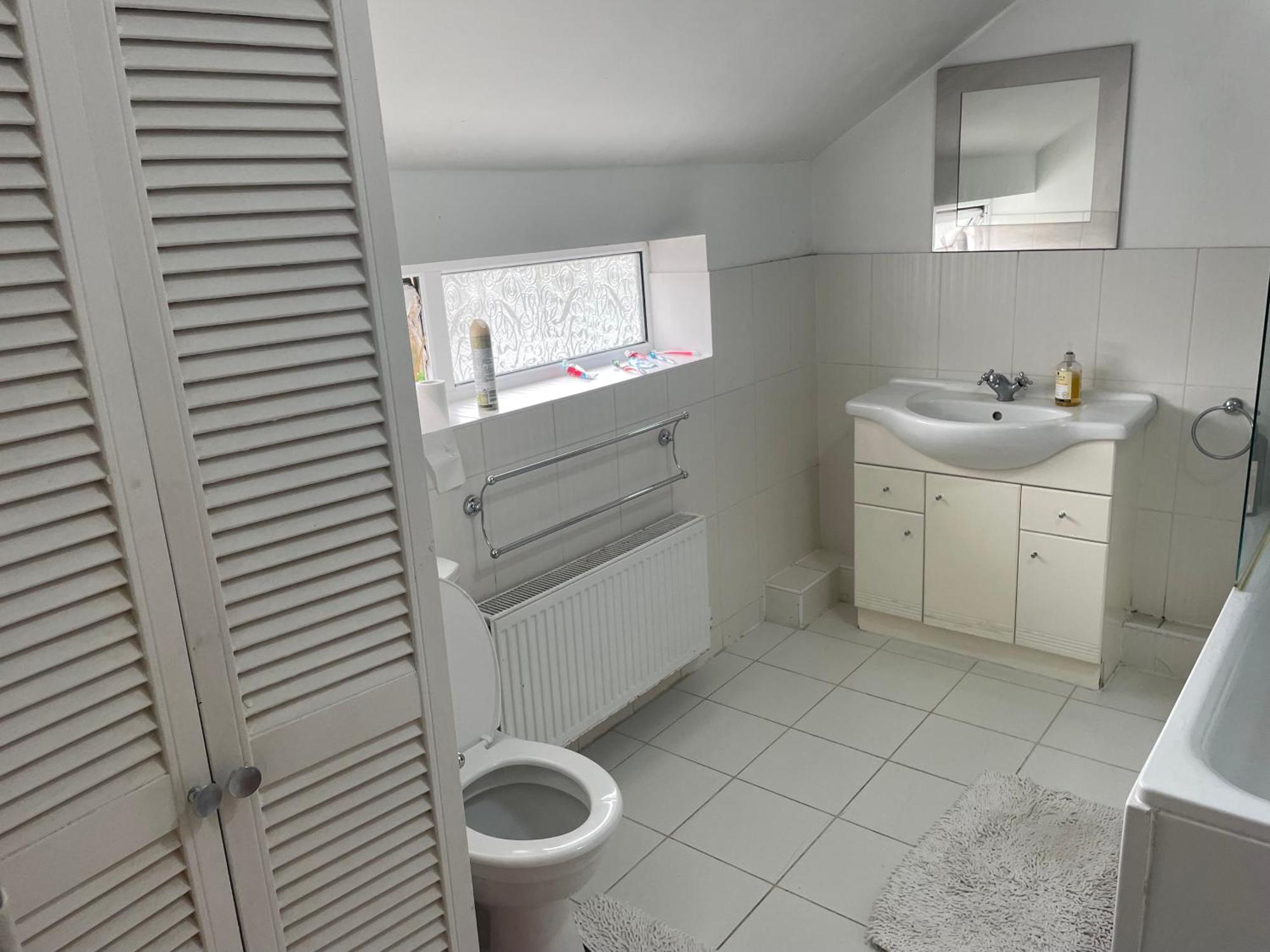 South Coast Guest With Free Parking * Poole